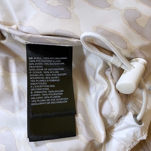 The North Face Women’s Nuptse Belted Mid Jacket In Gardenia White - Picture 9 of 11